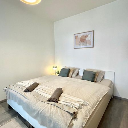 The Elite Suite Downtown 2- Bedroom Apt Ac & Garage Parking Bratislava Exteriör bild