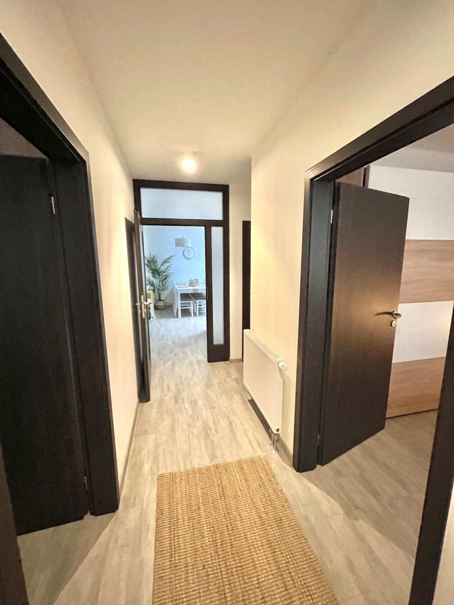 The Elite Suite Downtown 2- Bedroom Apt Ac & Garage Parking Bratislava Exteriör bild