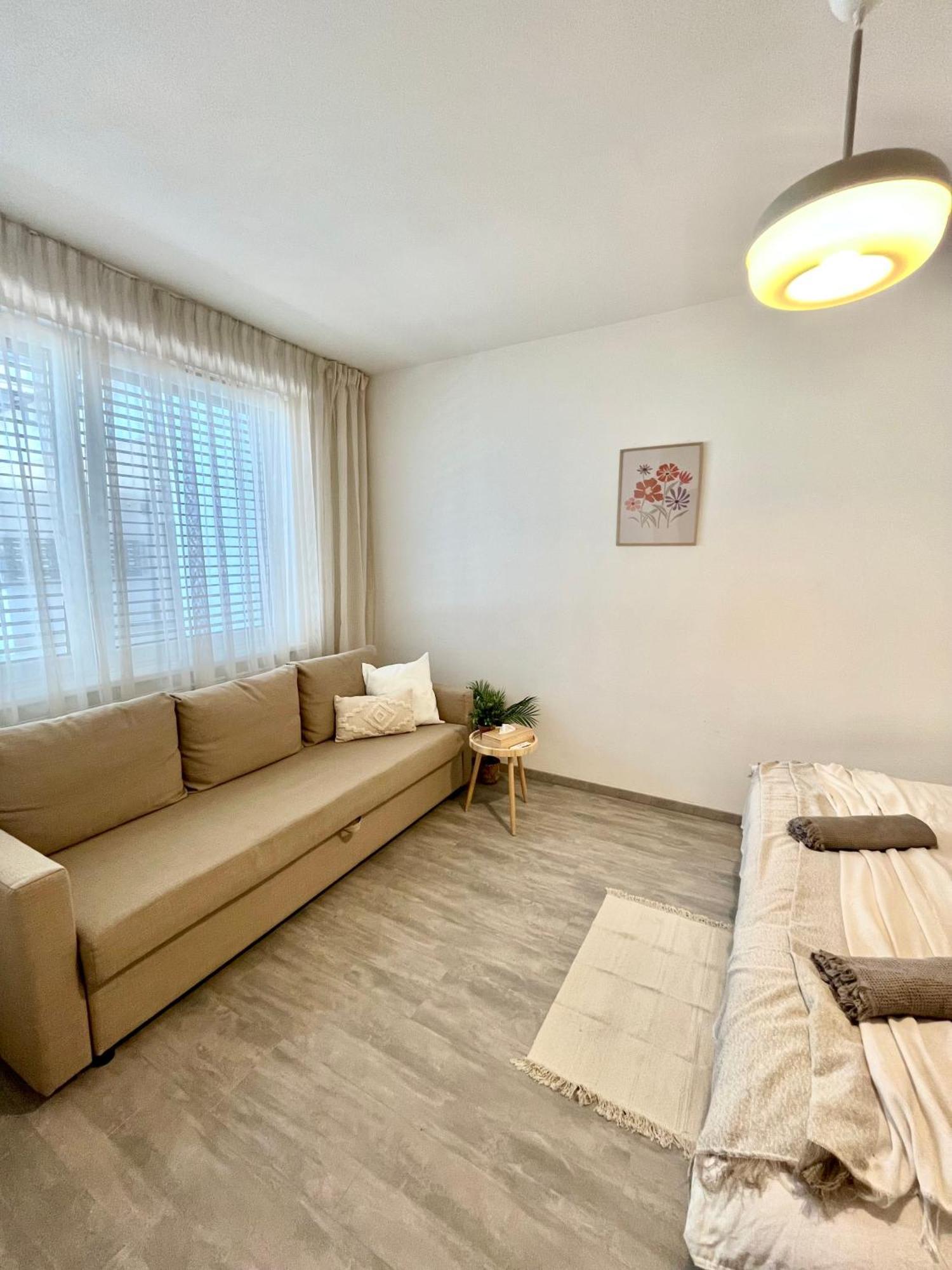 The Elite Suite Downtown 2- Bedroom Apt Ac & Garage Parking Bratislava Exteriör bild