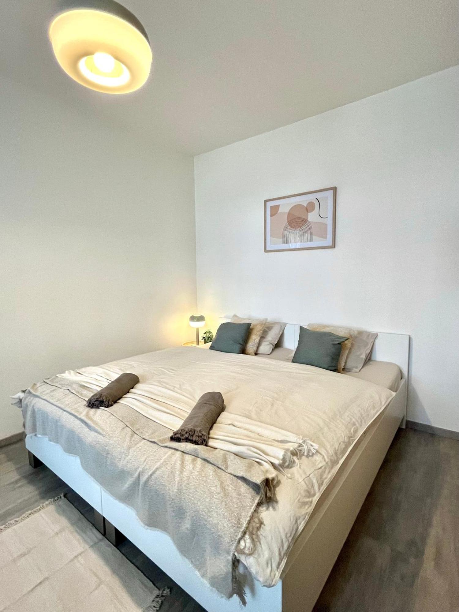 The Elite Suite Downtown 2- Bedroom Apt Ac & Garage Parking Bratislava Exteriör bild