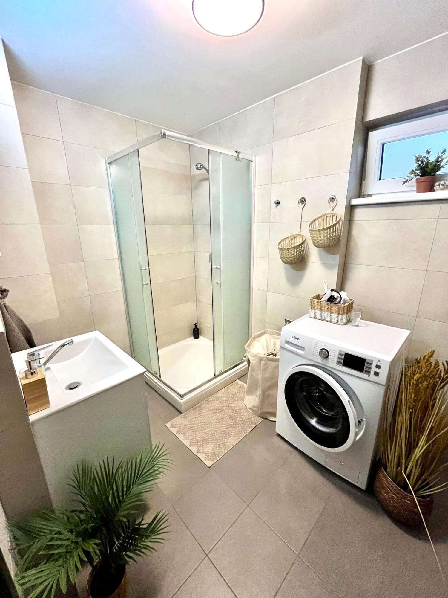 The Elite Suite Downtown 2- Bedroom Apt Ac & Garage Parking Bratislava Exteriör bild